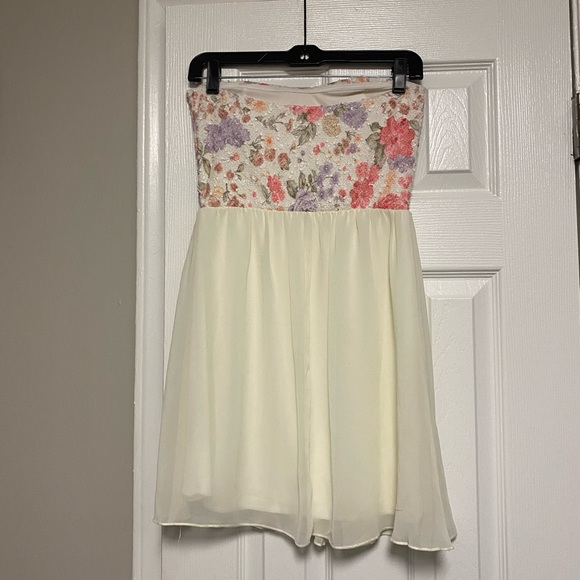 NWOT~ Strapless Mini Dress - Picture 2 of 2